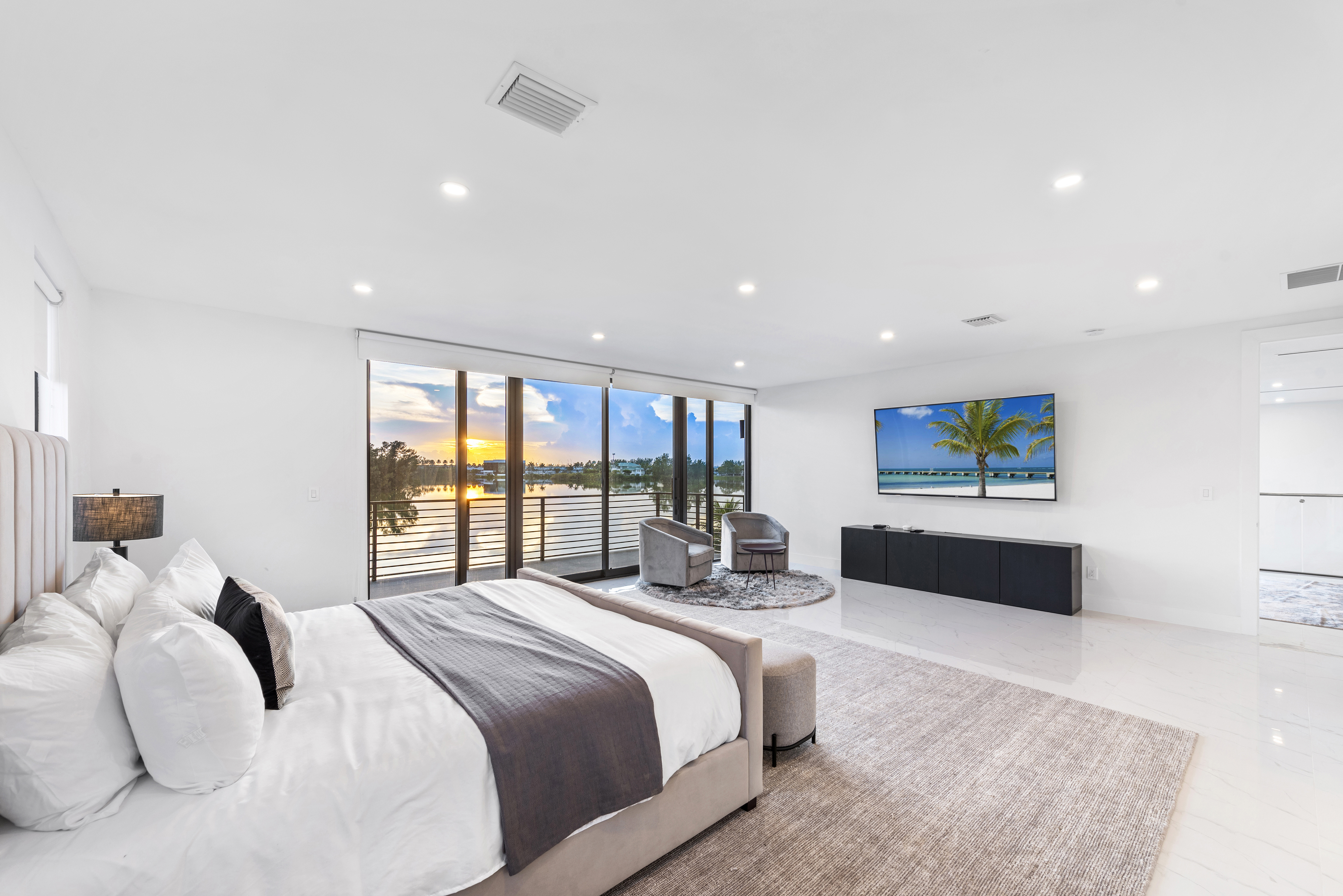 Miami Villa Lago image #5