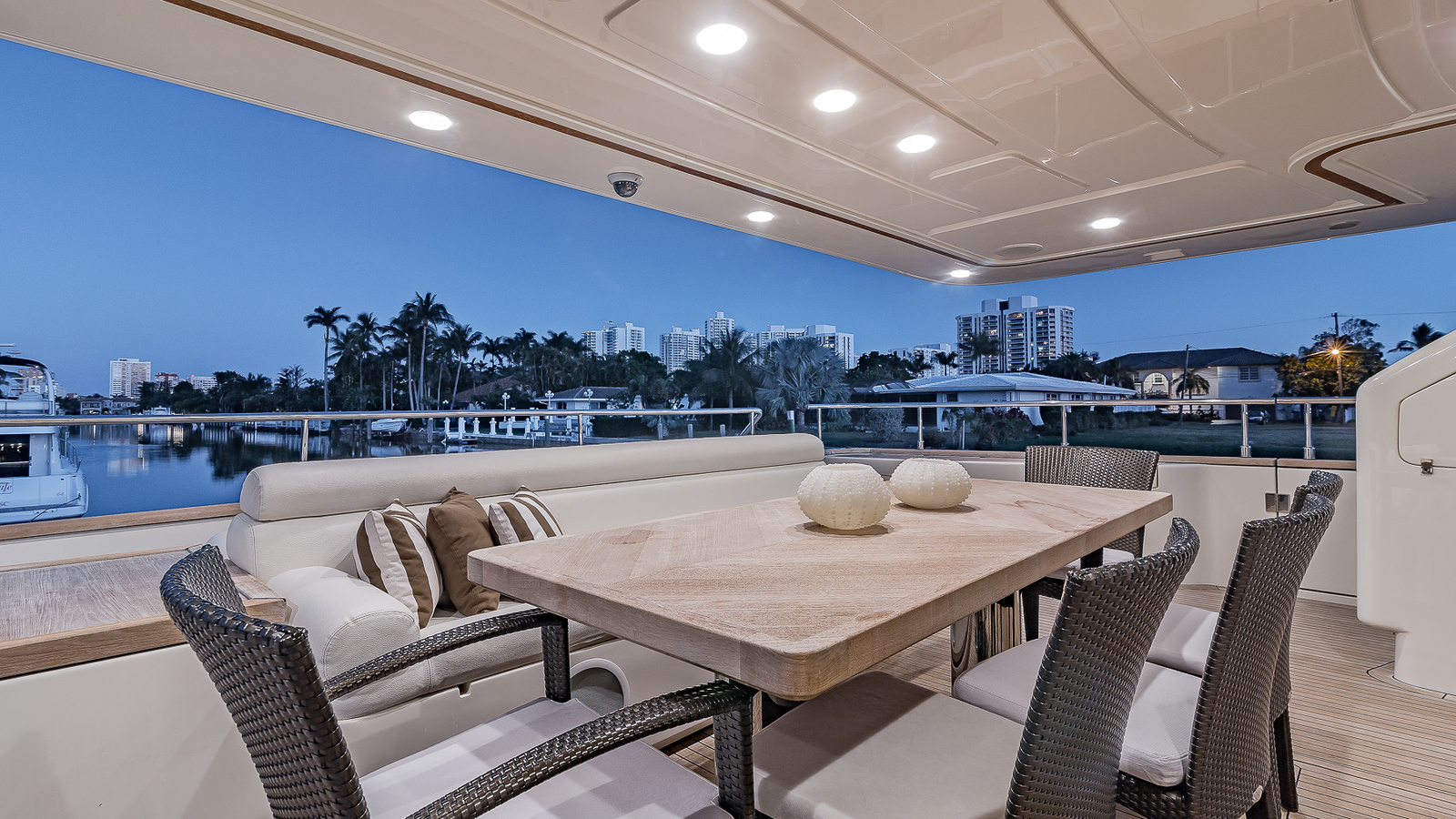 Miami 97 FT Ferretti image #2